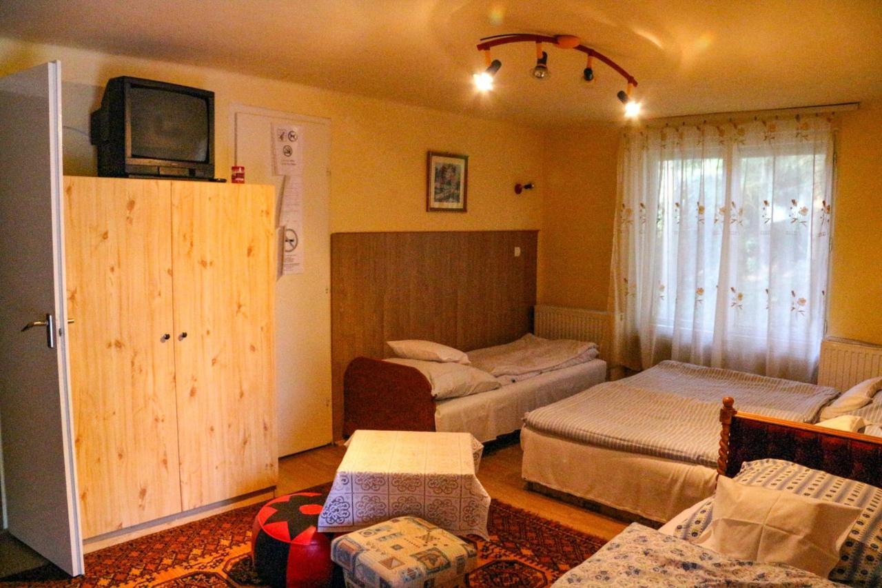Horvath Vendeghaz Hotel Monosbel Exterior photo