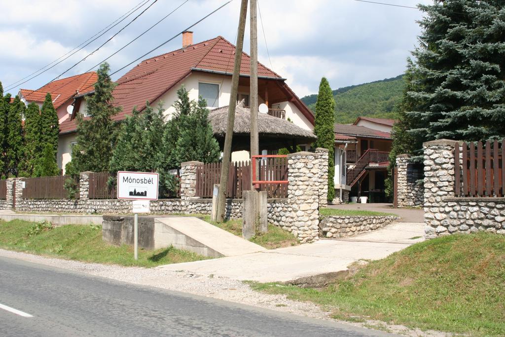 Horvath Vendeghaz Hotel Monosbel Exterior photo